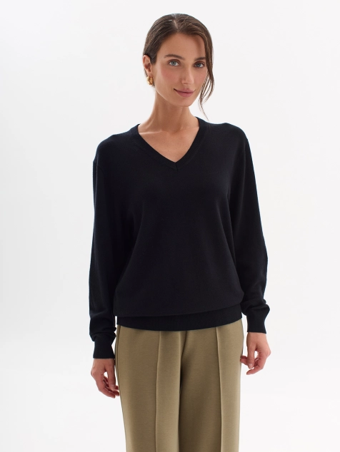 Джемпер с V-образным вырезом из высококачественной пряжи