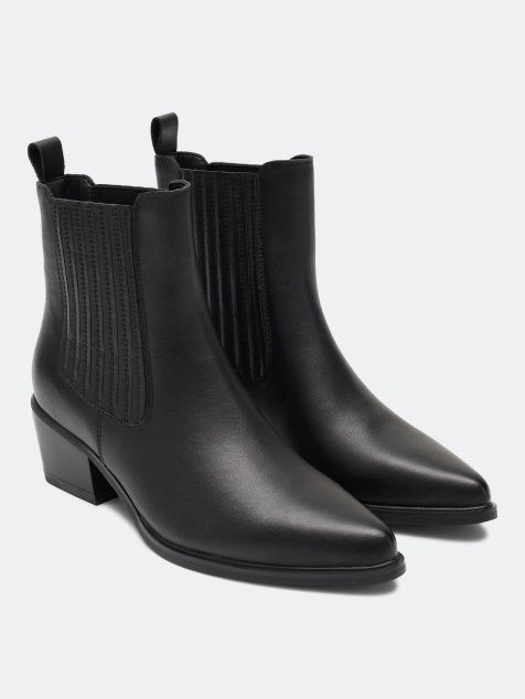 Ботинки в ковбойском стиле