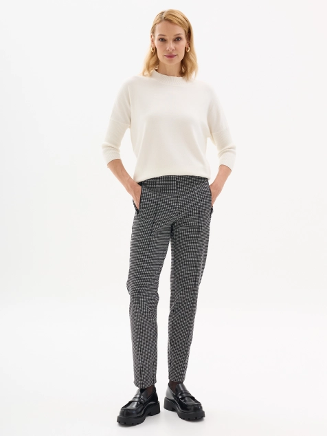 Зауженные брюки в мелкую клетку