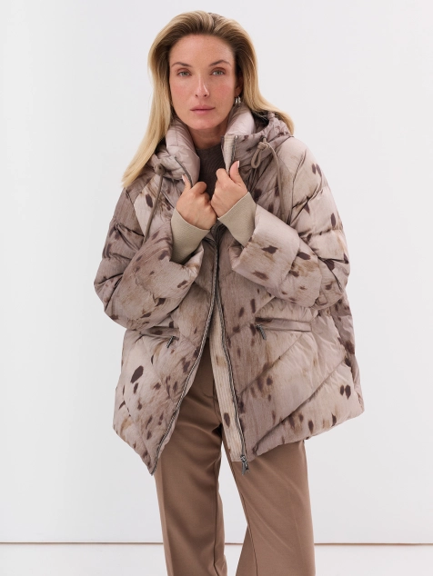 Пуховик с абстрактным принтом
