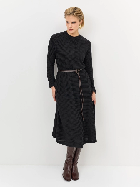 Платье из фактурного трикотажа