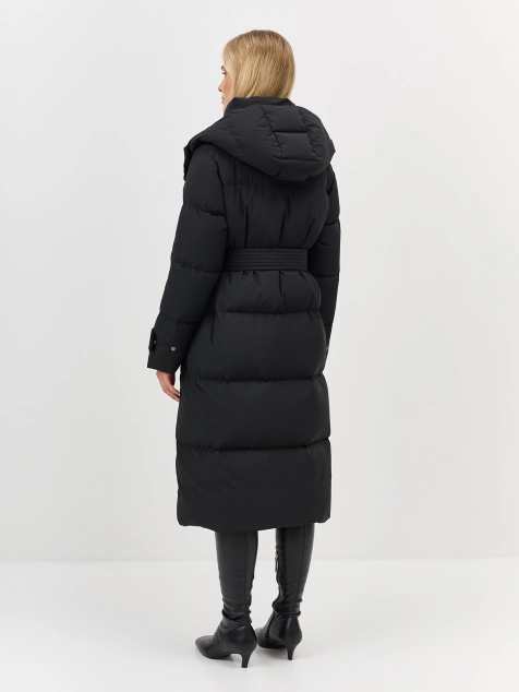 Приталенный пуховик со съемным капюшоном