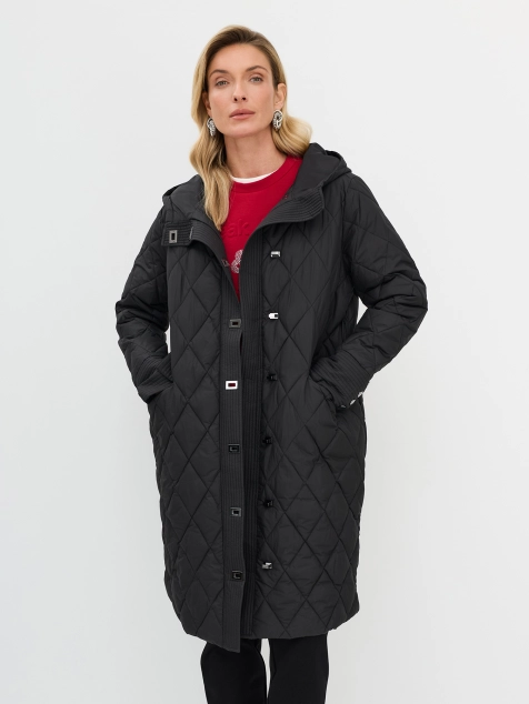 Пальто с ромбовидной стежкой и акцентными застежками