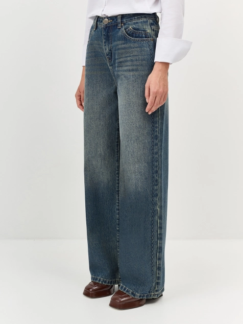 Широкие джинсы в винтажном стиле