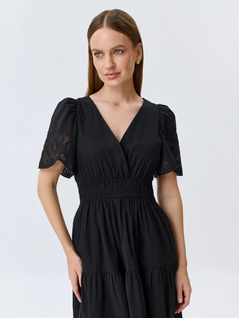 Платье с ажурной вышивкой