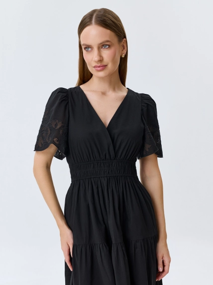 Платье с ажурной вышивкой