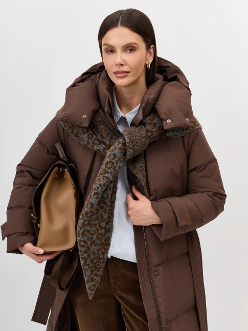 Вязаная косынка с анималистичным узором