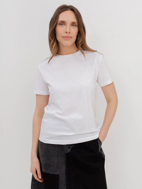 Футболка из 100% хлопка с вышивкой на плечах