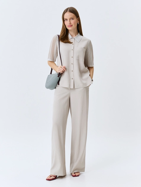 Свободная блузка с ажурными рукавами