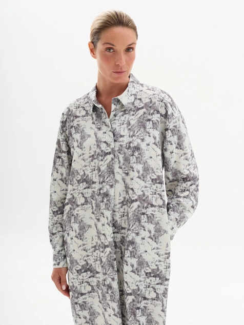 Платье-рубашка с абстрактным принтом