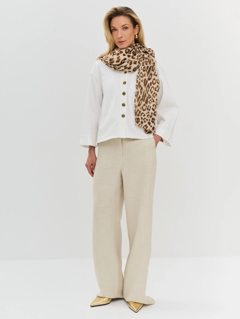 Тонкий палантин с анималистичным принтом