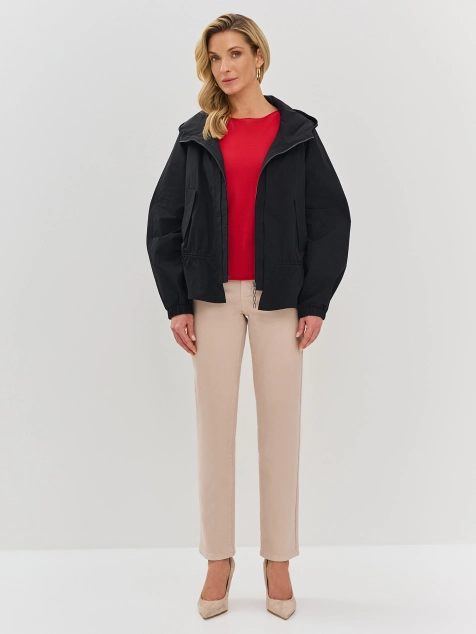 Ветровка с гофрированной деталью