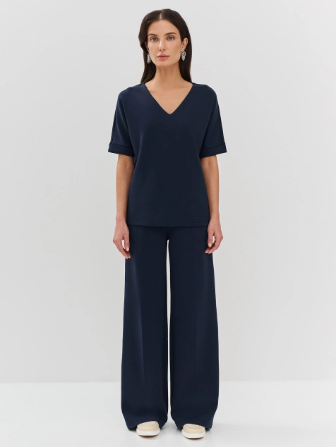 Футболка из смесового модала с V-образным вырезом