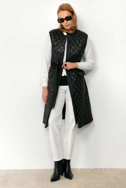 Удлиненный стеганный жилет с поясом