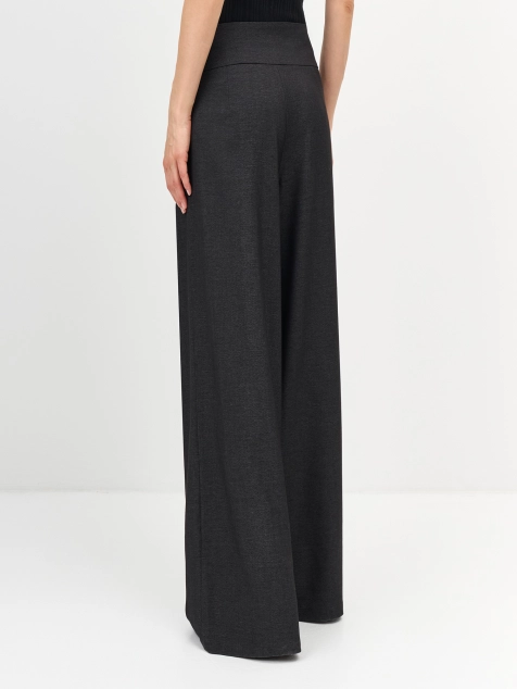 Брюки палаццо с акцентными складками