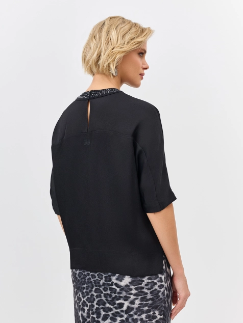 Блузка с декором из страз 