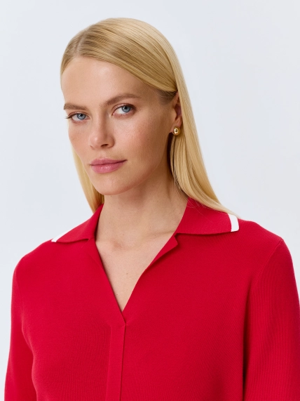 Яркий джемпер-поло