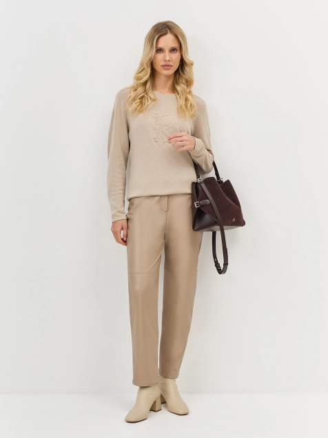 Джемпер с объёмной вышивкой