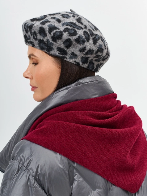 Берет из 100% шерсти с анималистичным принтом