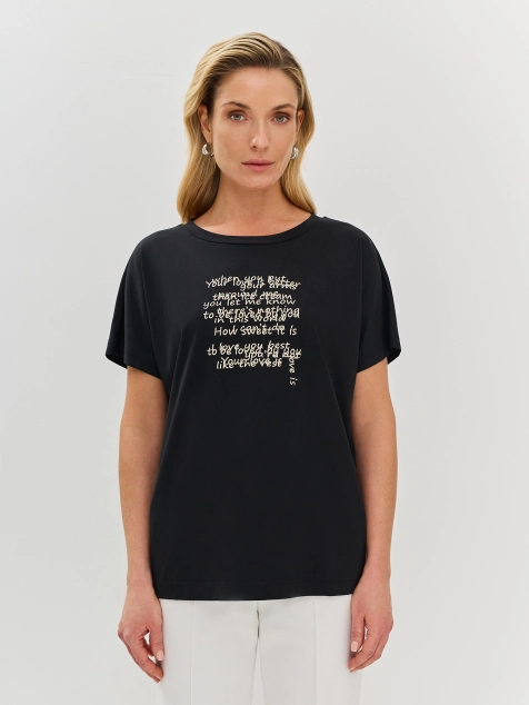 Футболка с контрастной вышивкой