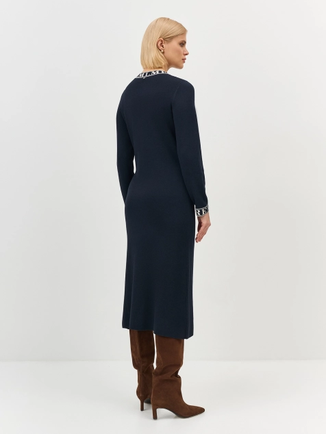 Жаккардовое платье с контрастным декором