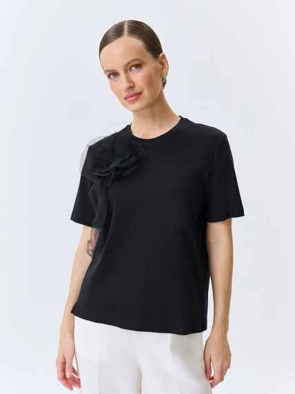 Футболка с объемной аппликацией