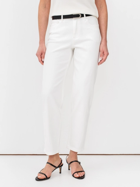 Белые классические джинсы