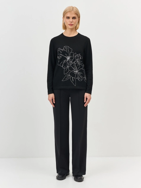 Джемпер с контрастной  вышивкой