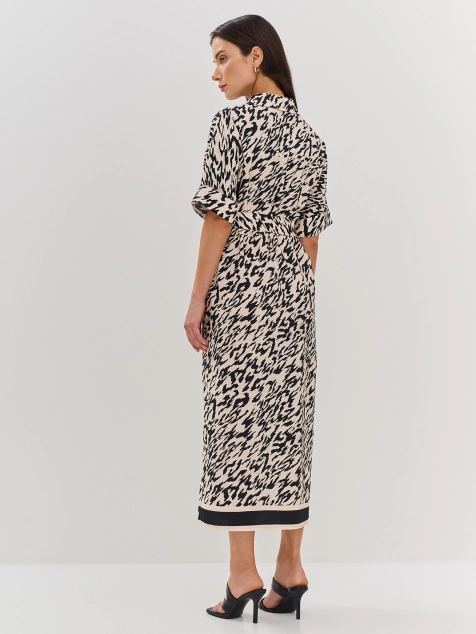 Платье-рубашка из вискозы с анималистичным принтом