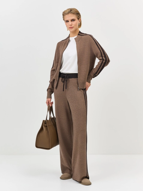 Бомбер с контрастными лампасами