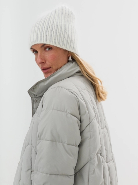 Шапка в рубчик с минималистичным блеском