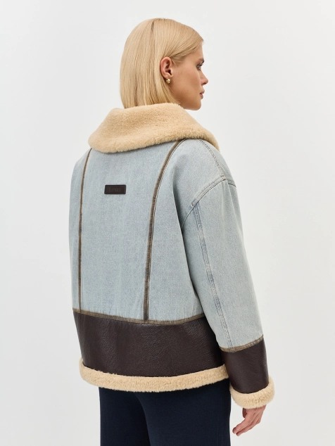 Утепленная джинсовая куртка с меховыми деталями