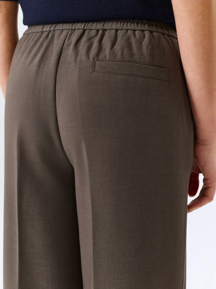 Брюки из смесовой вискозы с мягкими стрелками
