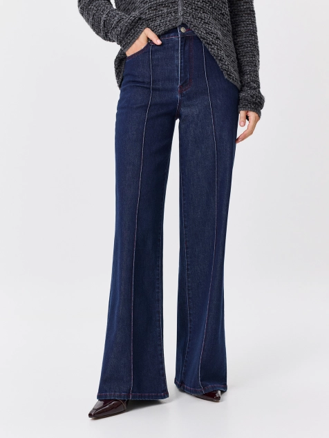 Джинсы Straight fit с контрастной отстрочкой