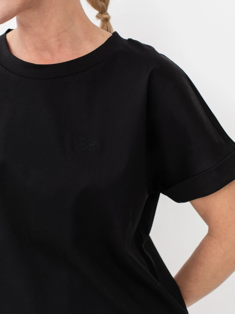 Базовая черная футболка