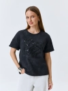 Футболка с фактурной мерцающей вышивкой 