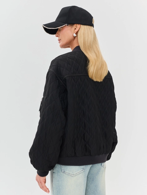 Кепка с декором из страз