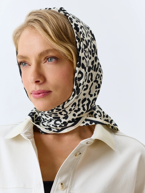 Тонкая косынка с анималистичным принтом