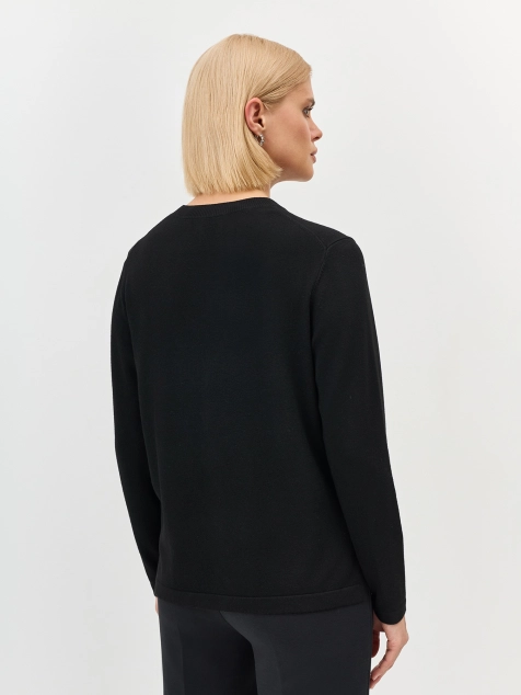 Джемпер с контрастной  вышивкой