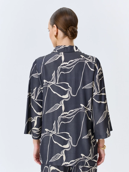Блузка с абстрактным принтом