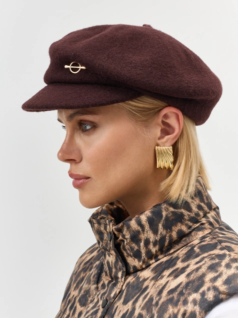 Кепи с минималистичным декором