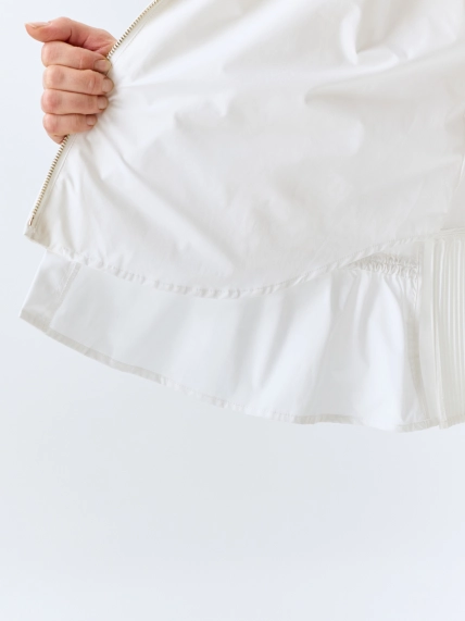 Легкая ветровка с капюшоном