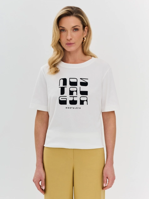 Футболка с минималистичным  принтом