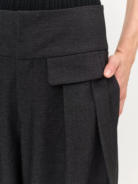 Брюки палаццо с акцентными складками