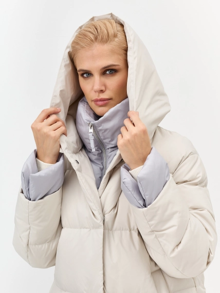 Укороченный пуховик с контрастной отделкой