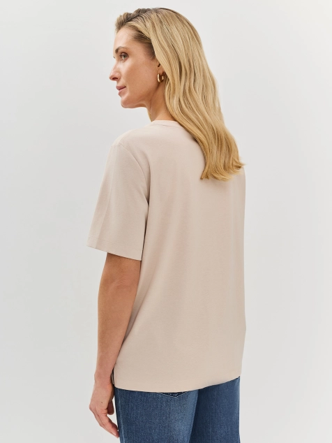 Футболка с мерцающими стразами