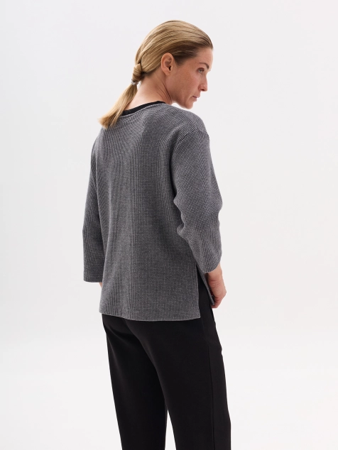 Трикотажный джемпер с деликатным люрексом